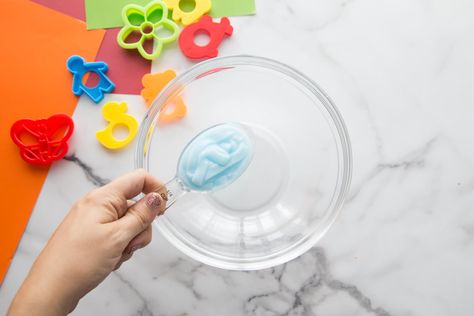 Soft Cornstarch Playdough - Little Bins for Little Hands Super Soft Playdough Recipe, Conditioner Playdough, How To Make Cornstarch, 2 Ingredient Playdough, Soft Playdough Recipe, Play Dough Crafts, Playdough Letters, Edible Slime Recipe, Easy Playdough Recipe