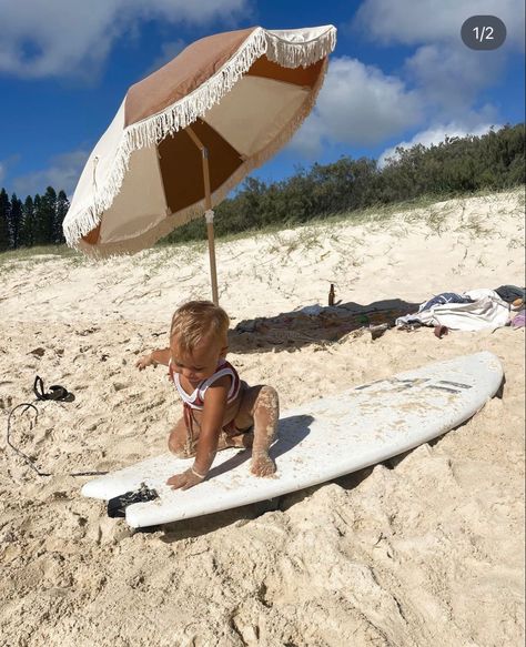 Kid Asthetic Picture, Beach Babies, Kids Beach, Babies On The Beach, Baby Beach, Beach Family, Kids On The Beach, Beach Kids Aesthetic, Kids Surfing