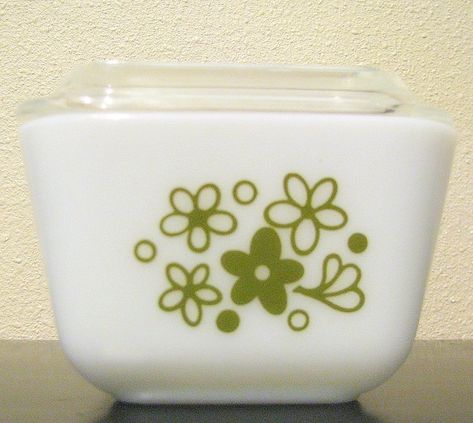 Vintage Pyrex Tattoo, Crazy Daisy Tattoo, Pyrex Tattoo, Spring Blossom Pyrex, Crazy Daisy Pyrex, Daisy Pyrex, Pyrex Patterns, Ceramics Inspiration, Pose Dolls