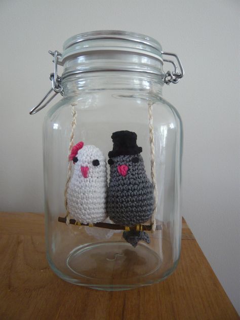 Crocheted wedding present: love birds Crochet Wedding Present, Knitted Wedding Gifts Ideas, Crochet Love Birds, Wedding Gifts Ideas, Love Birds Wedding, Crochet Wedding, Wedding Present, Crochet Stuff, Loom Knitting