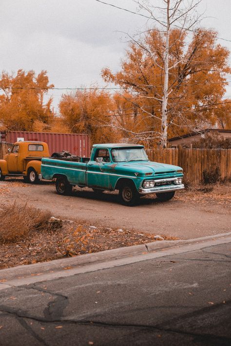 Old Trucks Chevy, Cowboy Truck, Photography Lookbook, Road Nature, Country Sunset, Future Trucks, Harsh Winter, Old Pickup, Quiet Place