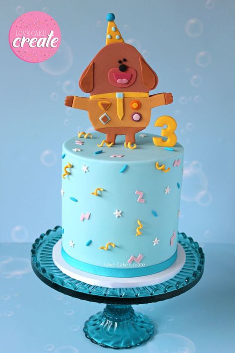 Hey Duggee Cake Toppers, Hey Duggee Birthday Party Ideas, Hey Duggee Cake, Hey Duggee Party, Toddler Birthday Cake, Duggee Party, Pool Party Cake, Bolo Hot Wheels, Toddler Birthday Cakes