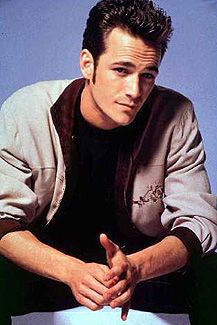 1990 Dylan Beverly Hills 90210, Dylan Mckay Beverly Hills 90210, Luke Perry 90210, Luke Perry Young, Dylan Mckay, Zack Morris, Jason Priestley, Hollywood Forever Cemetery, Jennie Garth