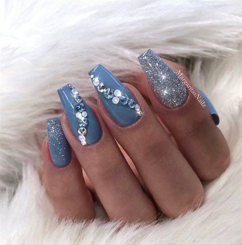 Ongles Bling Bling, Nails Light Blue, Blue And Silver Nails, Quince Nails, Blue Coffin Nails, Patrick Nagel, Silver Glitter Nails, Nail Jewels, Quinceanera Ideas