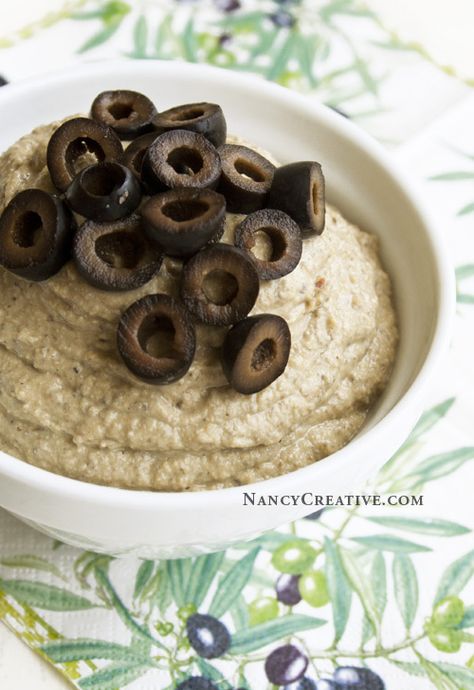 Black Olive Hummus. <3 Olive Hummus Recipe, Olive Hummus, Spreads And Dips, Basic Hummus Recipe, Sun Dried Tomato Hummus, Tomato Hummus, Black Bean Hummus, Bean Hummus, Hummus Recipe Homemade