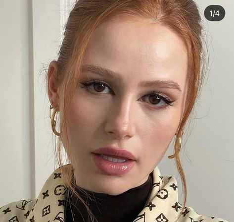 Barely There Makeup, Brown Eyes Pop, Girl With Green Eyes, Faux Freckles, How To Make Brown, Wispy Lashes, Riverdale Cast, Cheryl Blossom, Grunge Look