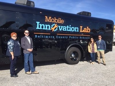 Baltimore County Public Schools recently unveiled its Mobile Innovation Lab, a mobile classroom and “makerspace” built on a school bus. The lab helps students learn about coding, programming, robotics, and circuitry in a hands-on environment. Bus Cafe, Mobile Museum, Mobile Classroom, Nature Classroom, Steam Classroom, Space Lab, Converted School Bus, Innovation Hub, Out Of Service