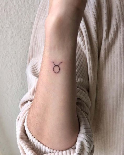 Small Tattoo Taurus, Small Taurus Tattoo For Women, Small Taurus Tattoo, Taurus Aesthetic Tattoo, Taurus Tattoo For Women, Taurus Tattoo Ideas, Tattoos Taurus, Behind Ear Tattoo Small, Hanna Tattoo