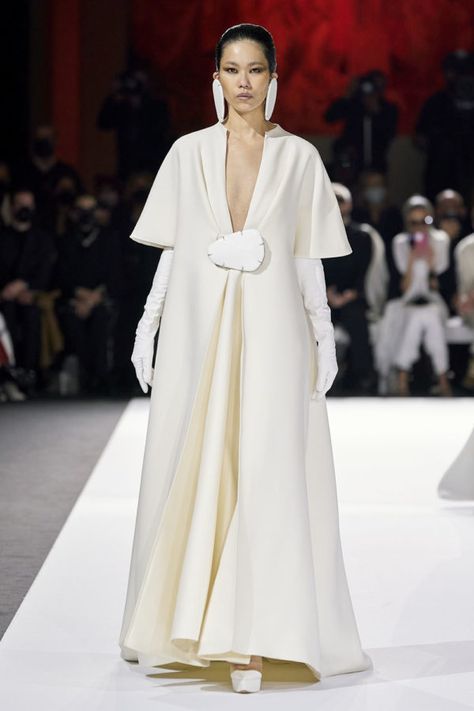 Mode Abayas, Kaftan Designs, Monochrome Outfit, Stephane Rolland, Queen Fashion, Woman Suit Fashion, Couture Week, Couture Runway, Abayas Fashion