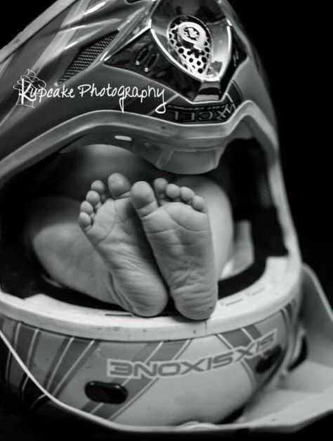 Boxing Newborn Pictures, Harley Maternity Photos, Biker Maternity Shoot, Motocross Lifestyle, Suzuki Offroad, Motocross Photography, Motocross Baby, Ktm Enduro, Racing Baby