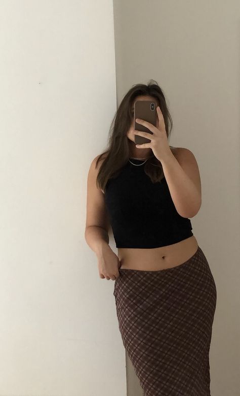 Midsize Maxi Skirt, Mid Size Midi Skirt Outfit, Summer Outfits Aesthetic Midsize, Midi Skirt Midsize, Mid Size Y2k Outfits, Maxi Skirt Outfit Mid Size, Summer 2023 Outfits Mid Size, Midsize Maxi Skirt Outfit, Mid Size Y2k