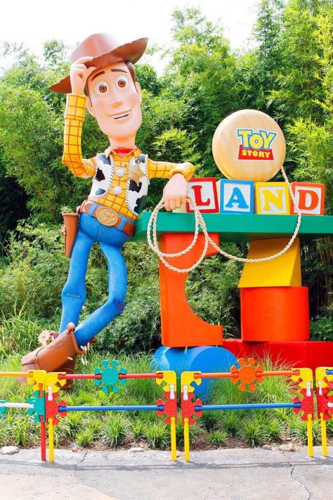 Toy Story Halloween, Toy Story Land, Disney Parade, Disney World Christmas, Disney World Pictures, Toys Land, Disney Photography, Mickey Christmas, Parc D'attraction