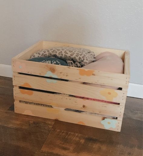 Painted Crates Ideas, Crate Painting, Painted Crates, Box Painting Ideas, Crates Ideas, Book Crate, Homemade Blankets, Key Club, Box Painting