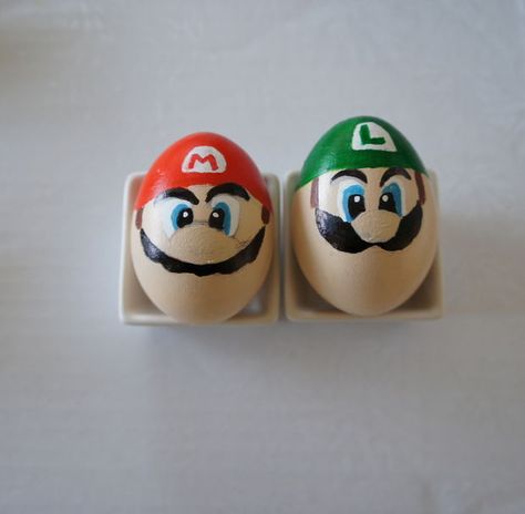 Picture of Mario & Luigi Super Mario Diy, Easter Egg Competition Ideas, Mario Diy, Cool Easter Eggs, Easter Crafts Ideas, Gourd Ornaments, Funny Easter Eggs, Creative Easter Eggs, Funny Eggs