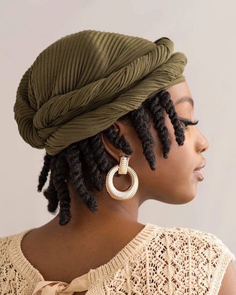 Headwrap Hairstyles, Hair Wrap Scarf, Head Wrap Styles, Hair Scarf Styles, Head Scarf Styles, Pelo Afro, Estilo Hippie, Hair Wraps, Locs Hairstyles