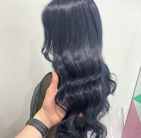 Midnight Blue Short Hair, Deep Midnight Blue Hair, Navy Black Hair, Navy Hair Color, Navy Blue Hair Color, Bluish Black Hair, Blackish Blue Hair, Dark Navy Blue Hair, Dark Blue Hair Color