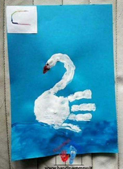 Hand Art Kids, Swans Art, Baby Art Projects, Footprint Crafts, Toddler Arts And Crafts, Footprint Art, Handprint Crafts, Daycare Crafts, Handprint Art