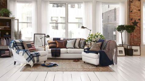 Creative Living Room Ideas, New England Interior, Lexington Home, Lots Of Windows, Hus Inspiration, Stil Inspiration, Creative Living, Living Room Pictures, Style At Home