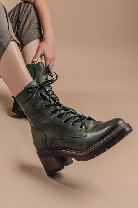 Lace Boots Outfit, Green Leather Boots, Worker Style, 2024 Shoes, Pretty Boots, Worker Boots, Forest Style, Green Boots, Funky Shoes