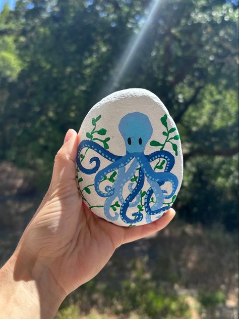 Rock Painting Ideas Big Rocks, Octopus Rock Painting, Stone Painting Aesthetic, Rock Painting Aesthetic, Aesthetic Painted Rocks, Summer Rock Painting Ideas, Rock Painting Ideas Aesthetic, Aesthetic Rock Painting Ideas, Aesthetic Rock Painting