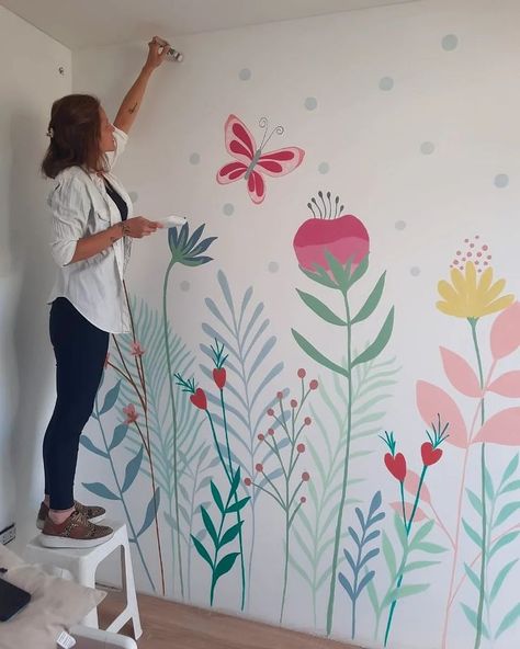 Floral Wall Mural Painting Diy, Girl Nursery Mural, Baby Pink Bedroom Ideas, Girls Bedroom Mural, Wall Murals Painted Diy, Nursery Wall Painting, Kids Room Wall Murals, Wall Murals Diy, Diy Mural