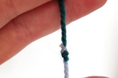 Magic knot, won't come undone! Joining Yarn, Magic Knot, Picture Tutorial, Crochet Needles, Come Undone, Yarn Tail, Crochet Stitches Tutorial, Knitting And Crochet, Project Inspiration