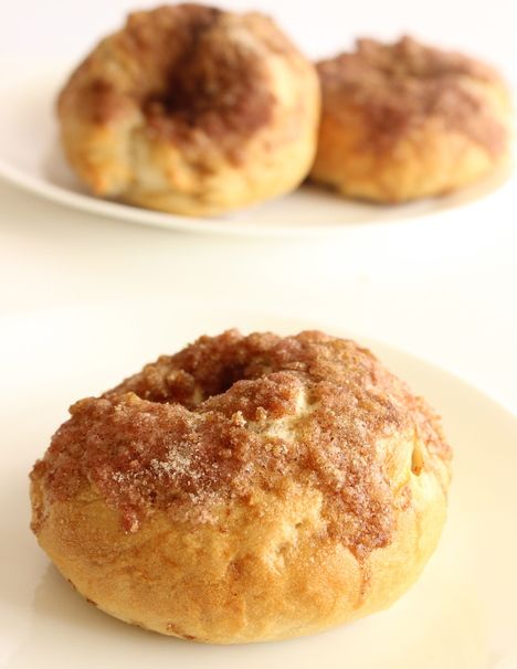 Cinnamon Sugar Bagels, Chocolate Popovers, Cinnamon Crunch Bagel Recipe, Panera Bagels, Asiago Bagels, Cinnamon Crunch Bagel, Jam Doughnut, Bagel Recipes, Panera Copycat