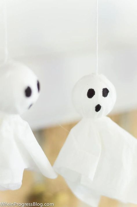 This ghost garland is super easy to make with just tissues and foam balls. Kids will have a blast drawing the faces on and hanging them around the house this Halloween! #halloween #craft #diy #kidfriendly Hanging Ghosts Diy, Diy Hanging Ghost, Ghost Garland Diy, Ghost Crafts Preschool, Halloween Ghost Garland, Halloween Craft Diy, Blast Drawing, Halloween Crafts Diy, Quick Halloween Crafts