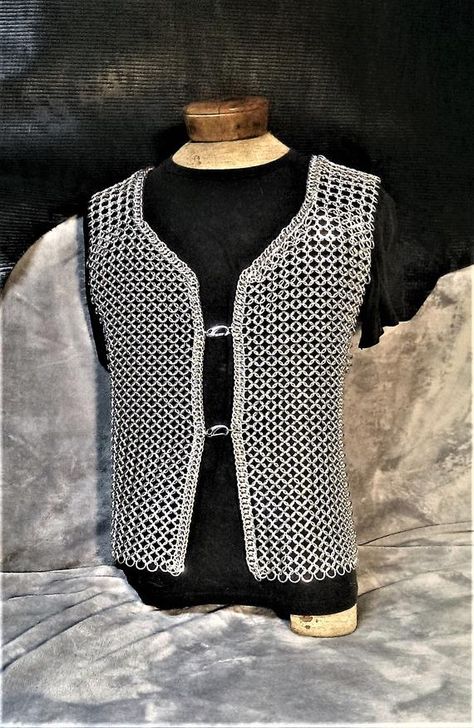 Chainmail Clothing Men, Chainmaille Armor, Chainmail Clothing, Chainmail Shirt, Chainmail Patterns, Chainmail Top, Wearable Jewelry, Armor Shirt, Scale Mail