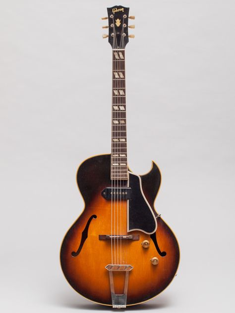 JAZZBOX: Based on* 1954 Gibson® ES®-175 Gibson added a sharp “Venetian” cutaway and a fancier fingerboard to the budget ES-125 model to create the ES-175. With the addition of a second P-90 pickup in 1953, this quickly became a popular and enduring choice for jazz guitarists. Beautiful Arms, Gibson Electric Guitar, Guitar Photos, Guitar Lovers, Archtop Guitar, Guitar Collection, Jazz Guitar, Gibson Guitars, Ukelele