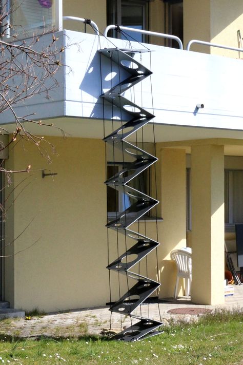 Scary cat ladders in Switzerland Cat Ladder Diy, Cat Ladders, Cat Ramp, Cat Ladder, Cat Stairs, Cat Patio, Cat Tree House, Landscaping Backyard, Diy Cat Tree