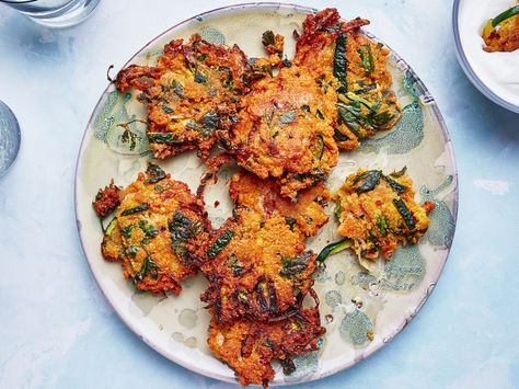 Lentil Fritters, Zucchini Fritters, Fritter Recipes, Lentil Recipes, Yogurt Recipes, Red Lentil, Zucchini Recipes, Vegetable Dishes, Bon Appetit