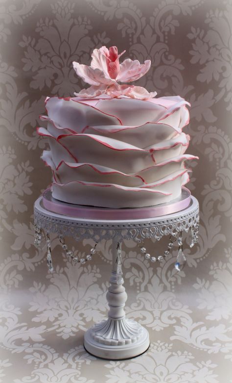 Pink Ruffle Cake, Diy Cupcake Stand, Single Tier Cake, Cake Diy, Ruffle Cake, Fairy Birthday Party, Wedding Cakes With Cupcakes, Birthday Cupcake, Fairy Birthday