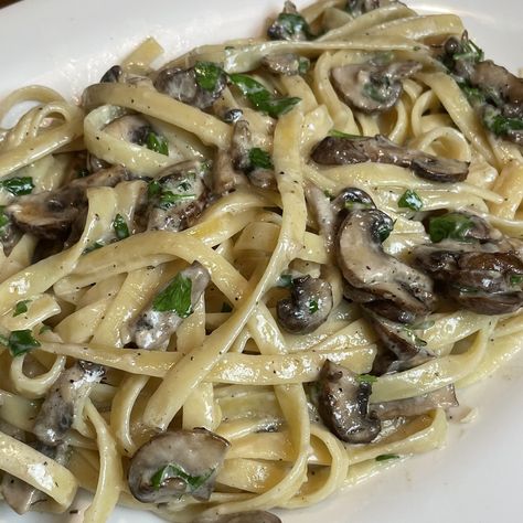 Creamy Truffle Mushroom Pasta, Creamy Truffle Pasta, Creamy Truffle Pasta Recipe, Truffle Recipe Mushroom, Truffle Fettuccine, Truffles Mushroom, Truffle Sauce Pasta, Mushroom Truffle Pasta, Truffle Pasta Recipe