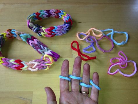 Finger Weaving for Fun and Math | Art & Creativity in Early Childhood Education Classical Homeschool, Finger Knitting Projects, Finger Weaving, Potholder Loom, Brownie Girl, Weaving For Kids, Loom Craft, Weaving Loom Projects, Potholder Patterns