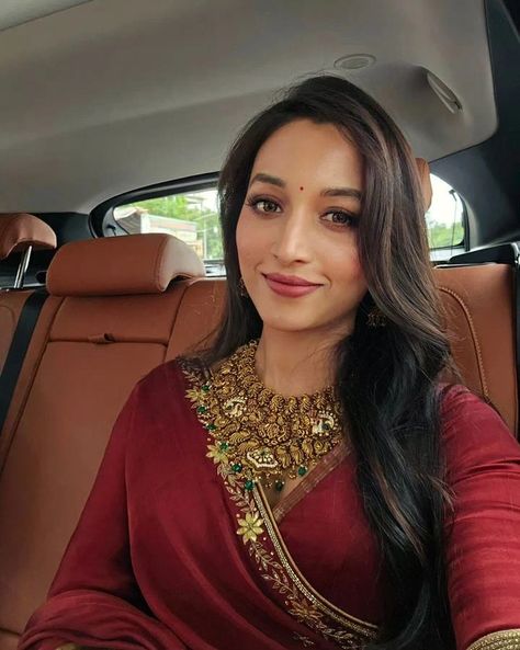 Sreenidhi Shetty, Srinithi Shetty, Yash Radhika, Srinidhi Shetty, Bengali Bridal Makeup, Business Car, Turkish Women Beautiful, Pooja Hegde, Turkish Women