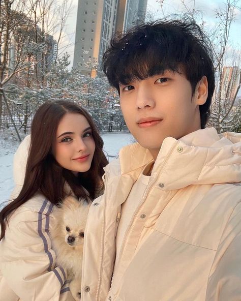 Sasha Song, International Couple, Aesthetic Face, Family Park, Cute Cartoon Characters, Ulzzang Couple, Korean Couple, Character Inspo, Couples Goals