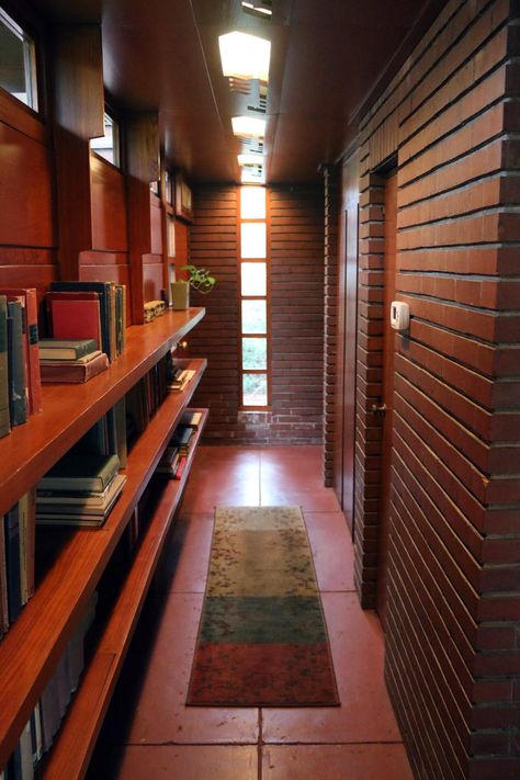 Usonian House Frank Lloyd Wright, Frank Lloyd Wright Bedroom, Frank Lloyd Wright Homes Interiors, Rosenbaum House, Hanna House, Frank Lloyd Wright Furniture, Frank Lloyd Wright Interior, Usonian Style, Frank Lloyd Wright Usonian