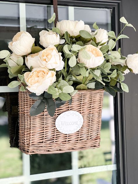 Spring Home Refresh, Spring Front Porch Decor, Easter Porch Decor, Spring Porch Decor, Welcome Signs Front Door, Easter Door Decor, Fresh Farmhouse, Hanging Flower Baskets, Outdoor Candles