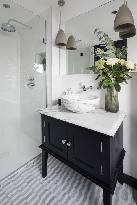 Case Study: Bathroom Lauren Caisley Interiors Mandarin Stone, Interior Design London, Master Ensuite, Traditional Interior Design, Stone Basin, Porcelain Roses, Bathroom Tiles, Interior Photography, Apartment Inspiration