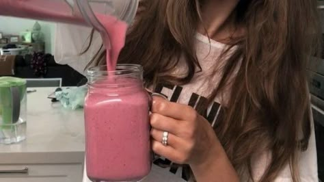 Pink Smoothie, Pilates Girl, Green Juice Girl, Vogue Beauty, Pink Pilates Princess, Pink Pilates, Pilates Princess, Healthy Girl, Healthy Lifestyle Inspiration