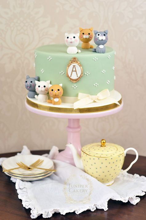 Kitten themed cake by Juniper Cakery Kitten Cake, Animal Cakes, Cat Cake, Almond Cakes, Cake Decorating Tutorials, Cake Flavors, Cake Decorating Supplies, Tips And Advice, Baby Cake