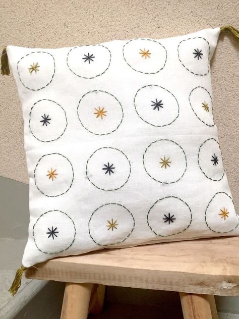 Born To Create, Crochet Cushion Pattern, Embroidery Cushion, Cushion Embroidery, Simple Hand Embroidery Patterns, Sewing Cushions, Pillow Embroidery, Crochet Cushion Cover, Diy Embroidery Designs