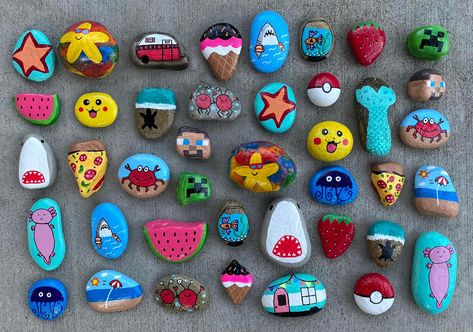 Painting Rock Ideas Easy, Things To Paint On Rocks Aesthetic, Emoji Rocks, Chalk Rock, Rock Crafts Diy, Garden Rock Art, Diy Rock Art, Stone Art Painting, Painted Rocks Diy