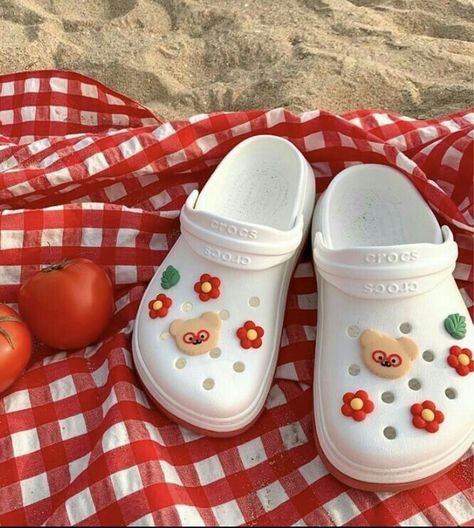 Cool Crocs, Crocs With Jibbitz, Crocs Aesthetic, Shoes For Summer, Crocs Fashion, Crocs Jibbitz, Teen Swag Outfits, Cute Sneakers, Shoe Inspo