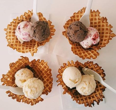 Ice Cream Waffle, Cream Photography, Waffle Bowl, Ice Cream Photography, Cold Stone Creamery, Sweet Gift Ideas, Travel Bug, Wedding Dinner, Dessert Table