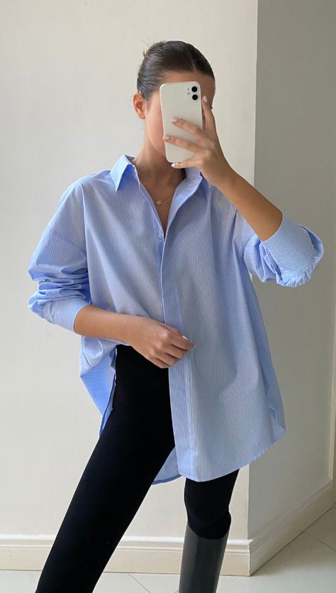 Boyfriend Shirt Outfits, Looks Com Short, Oversized Shirt Outfit, Blue Shirt Women, Homewear Fashion, Looks Street Style, Ținută Casual, Boyfriend Shirt, Mode Inspo