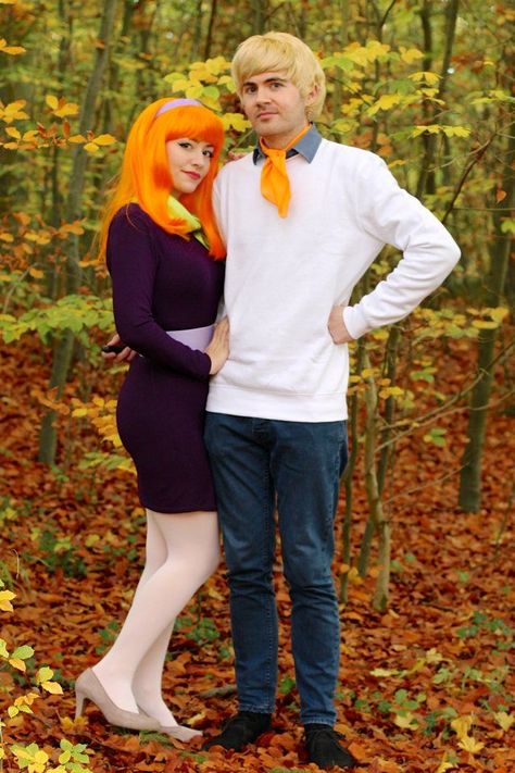 These Scooby Doo Halloween costumes are perfect for one person, or a group. #halloween #halloweencostumes #scoobydoo Fred Scooby Doo Costume, Fred And Daphne Costume, Scooby Doo Diy Costume, Fred Costume, Cringey Things, Fred And Daphne, Scooby Doo Halloween Costumes, Daphne And Fred, Scooby Doo Costumes