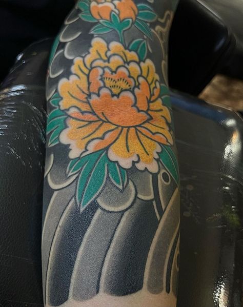 Peony Irezumi, Yellow Peony Tattoo, Japanese Peony Tattoo Black, Japanese Traditional Peony Tattoo, Bee Peony Tattoo, Yellow Peonies, Peonies Tattoo, Japanese Tattoo, Tattoo Artists