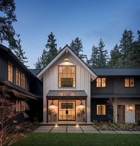 Dana Webber Design Group (@danawebberdesigngroup) • Instagram photos and videos Metal Roof Houses, Modern Farmhouse Living, Pintura Exterior, Casa Country, Modern Farmhouse Living Room, Modern Farmhouse Exterior, Luxe Interiors, Design Exterior, Farmhouse Exterior